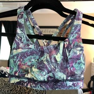 Lululemon sports bra
